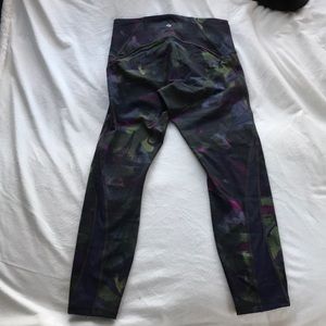 NWOT Lululemon Patterned Leggings Size 8